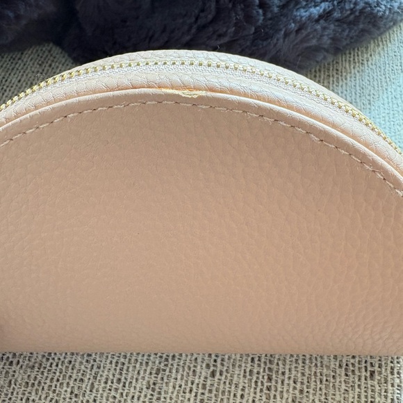 CHLOE, 💯 Authentic Pink Leather Logo Embossed Cosmetic Bag - Picture 14 of 16